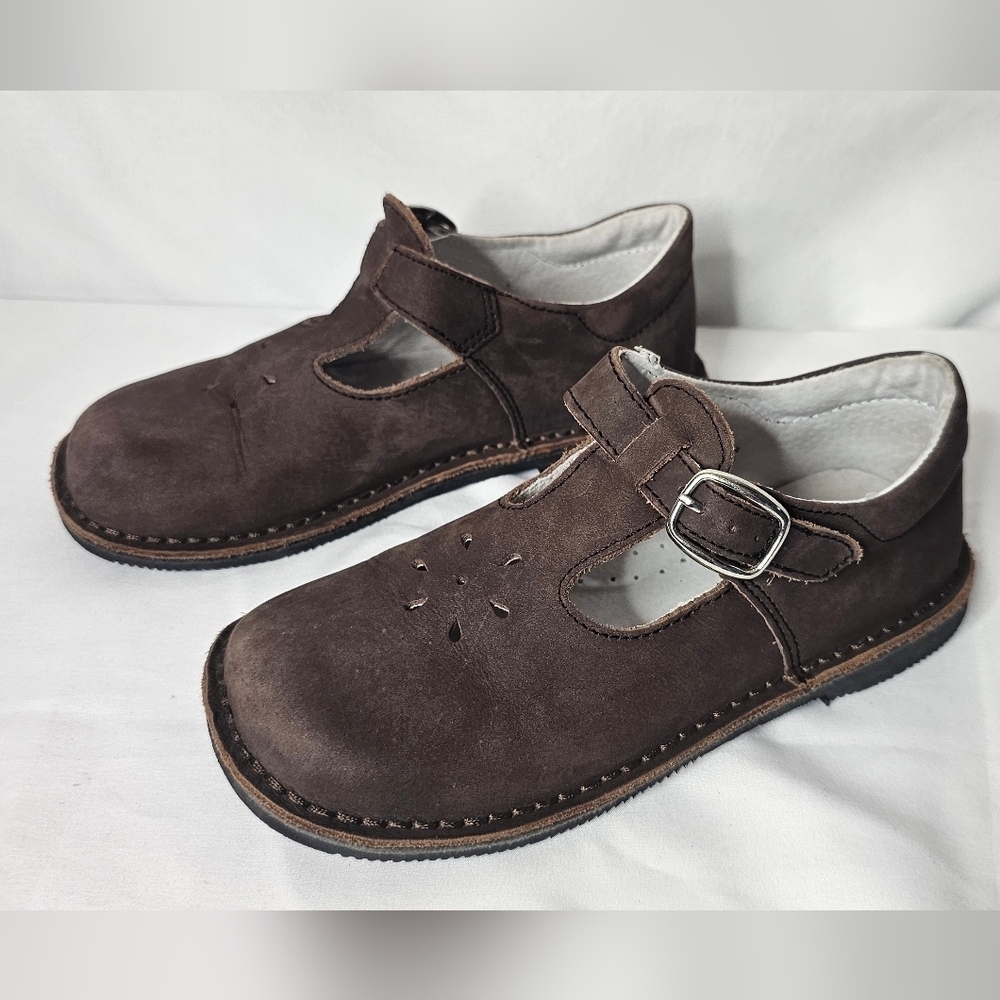 Strasburg Girls Brown Leather T-Strap Mary Jane Shoes Buckle Floral Cutout Sz 1 - Picture 2 of 10